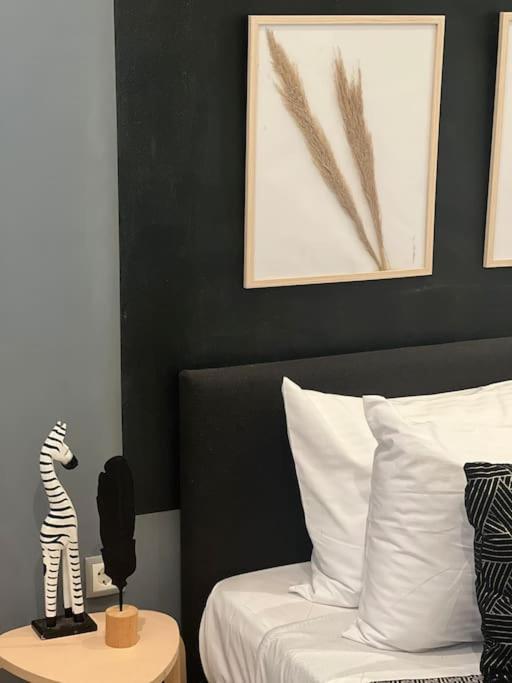 Modern Lux Downtown Apartment *