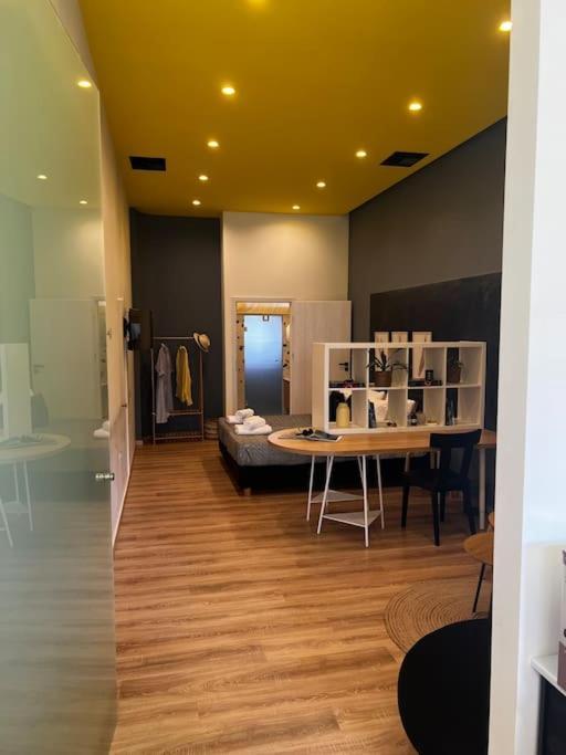 Modern Lux Downtown Apartament *